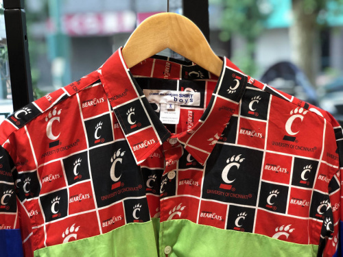 コムデギャルソンシャツボーイズの総柄シャツ