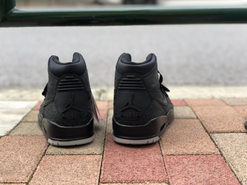 ナイキのAIR JORDAN LEGACY 312