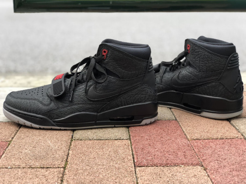 AIR JORDAN LEGACY 312のメンズ ブラック