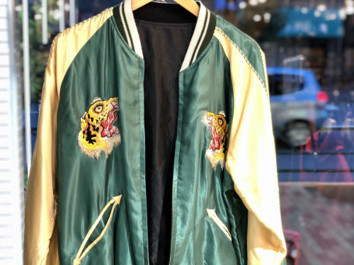 トウヨウエンタープライズ×ビームスのスカジャン