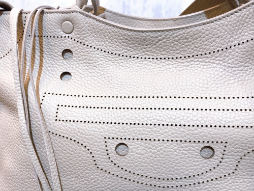 ブラックアウトシティのレディース