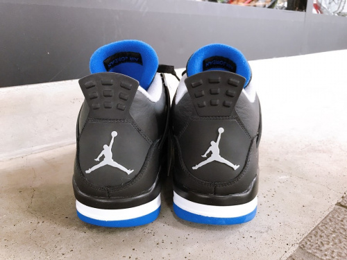 ナイキのAIR JORDAN 4 RETRO/ALTERNATE MOTORSPORTS