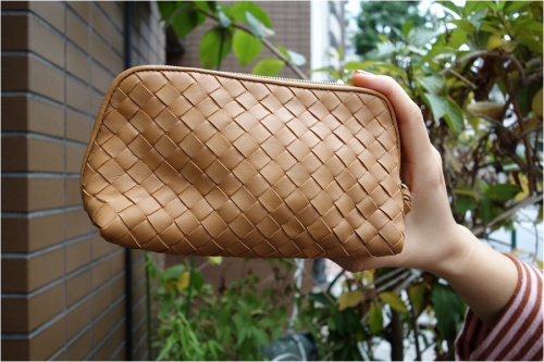 ボッテガベネタのレザーミニポーチ