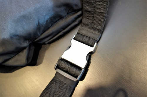 プラダのボディーバッグ