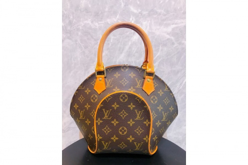 LOUIS VUITTON 　のルイ ヴィトン　