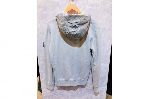 ストーンアイランドのフード切替ジップパーカー