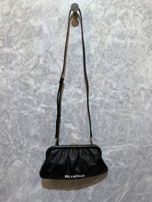 BALENCIAGAのバレンシアガ