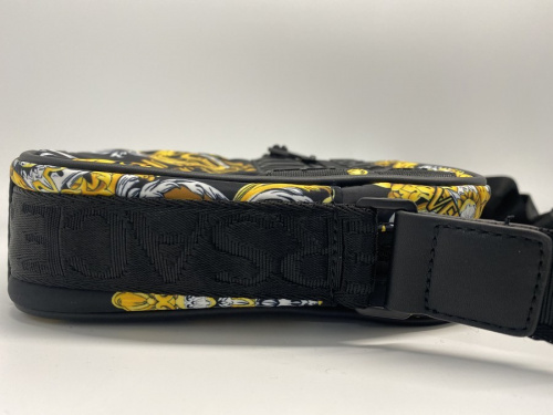 バロック柄ショルダーバッグのメンズ