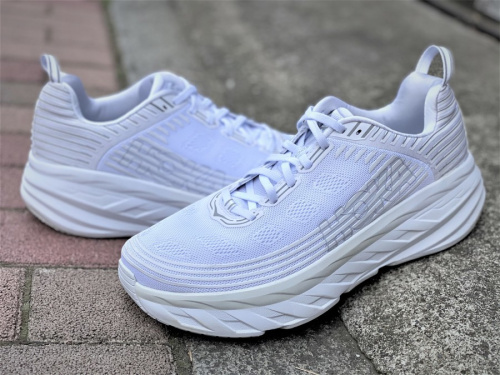 スポーツブランドのHOKAONEONE