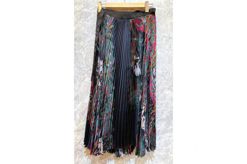 サカイのDiamond Head Pleated Skirt