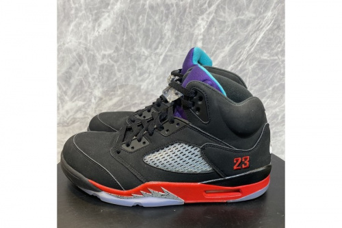 ナイキのAIR JORDAN 5