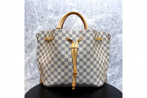 LOUIS VUITTON 　のルイ ヴィトン　