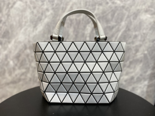 BAOBAO ISSEYMIYAKEのﾊﾞｵﾊﾞｵｲｯｾｲﾐﾔｹ