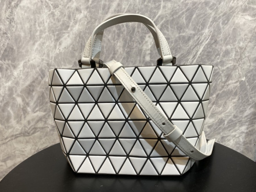 ﾊﾞｵﾊﾞｵｲｯｾｲﾐﾔｹのCRYSTAL MATTE TOP HANDLE