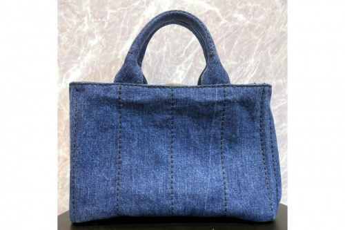 プラダのCANAPA TOTE BAG