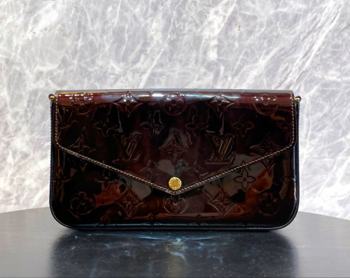 LOUIS VUITTON のルイ ヴィトン