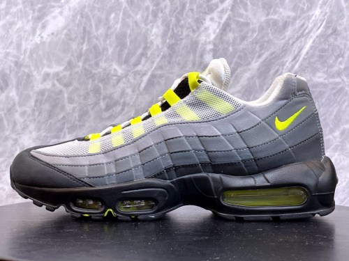 ナイキのAIR MAX 95 OG