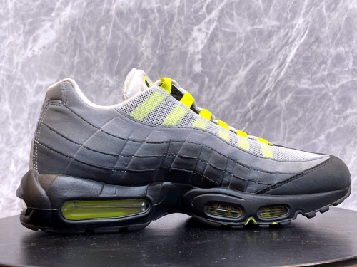 AIR MAX 95 OGの目白店