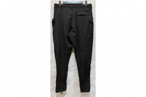 ヨウジヤマモトのレースアップウールギャバジンタックパンツ