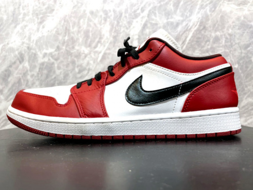 ナイキのAIR JORDAN 1 LOW