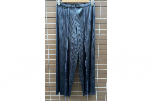 PLEATS PLEASEのプリーツプリーズ