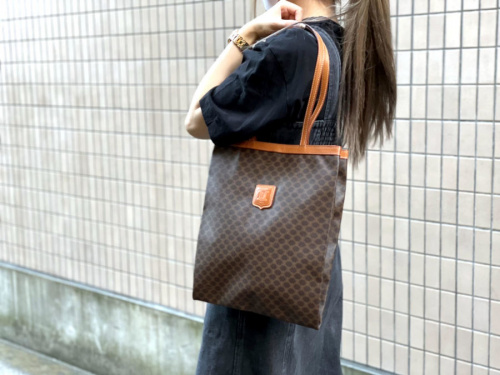 セリーヌのマカダムトートバッグ