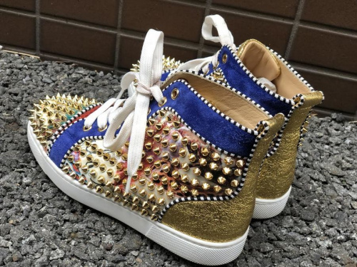 スパイクスタッズスニーカーの目白店