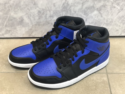 ナイキのAIR JORDAN 1 MID UNBRED