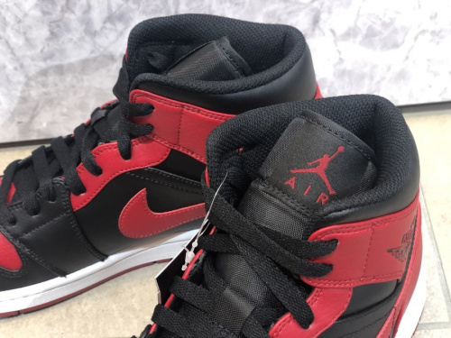 AIR JORDAN 1 MID UNBREDの目白店