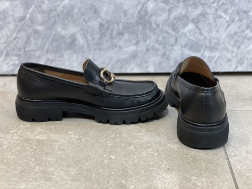 ガンチーニモカシンの目白店