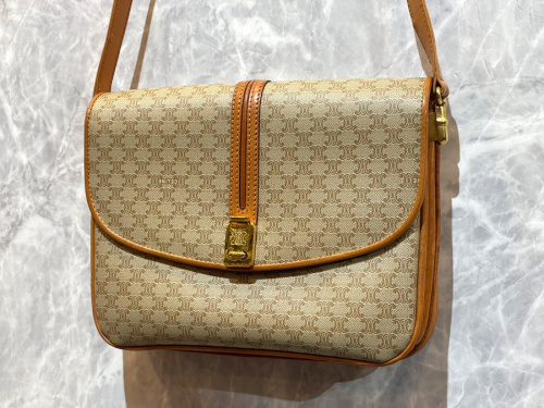 ラグジュアリーブランドのCELINE