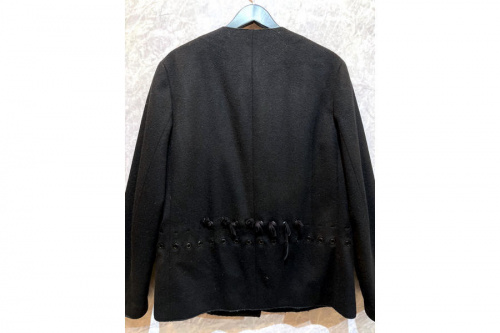 プラダのノーカラーデザインジャケット