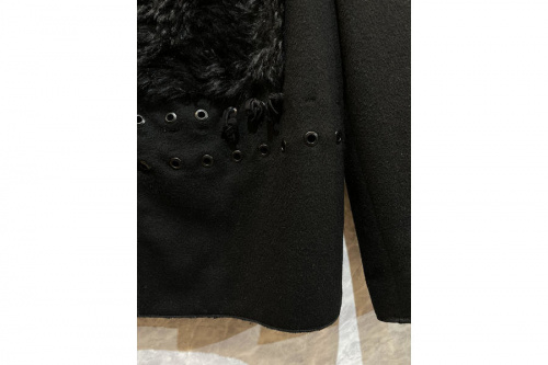 ノーカラーデザインジャケットの目白店