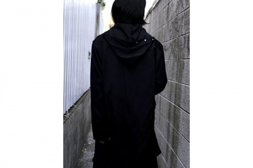 ヨウジヤマモトプールオムのフーデッドジャケット