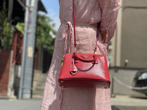 プラダのSAFFIANO VERNIC