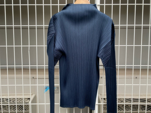 プリーツスカートのフロントジップ