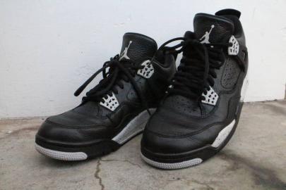 「AIR　JORDAN4のNIKE 」