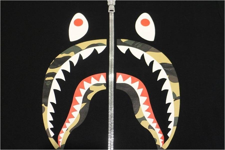 A Bathing Ape アベイシングエイプ から 1st Camo Shark Tee ファーストカモシャークティー が入荷 未使用品です 18 06 01発行