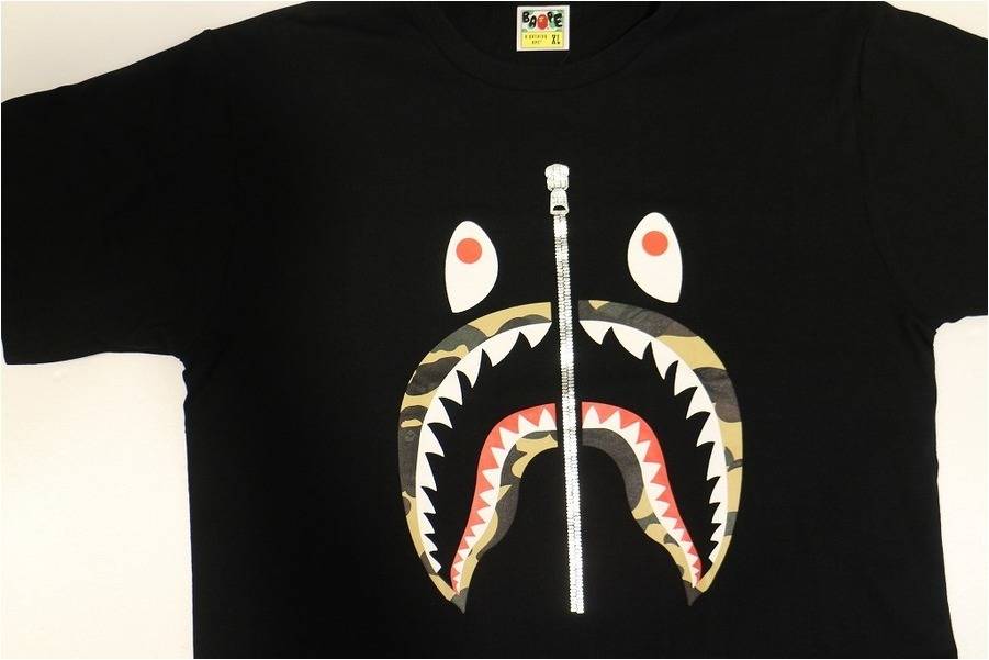 A BATHING APE(アベイシングエイプ)から 1ST CAMO SHARK TEE ...