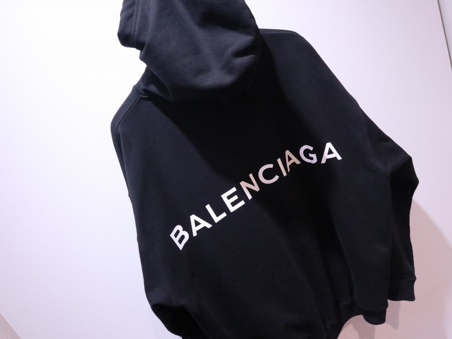 BALENCIAGA/バレンシアガ】バックプリント ロゴパーカー 入荷