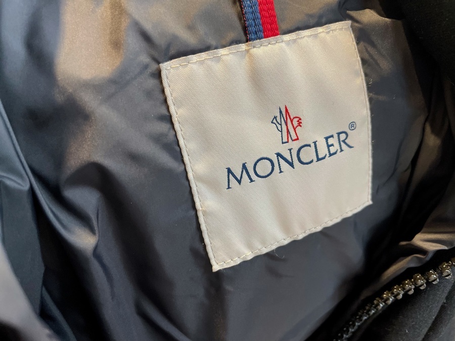 MONCLER/ モンクレールよりモンジュネーブルダウンジャケットお買取