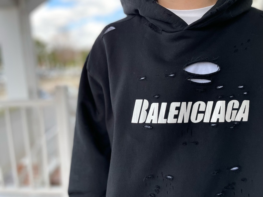 大人気ブランド【BALENCIGA/バレンシアガ】DESTROYED HOODIEをお買取