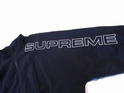 「ストリートブランドのSUPREME 」