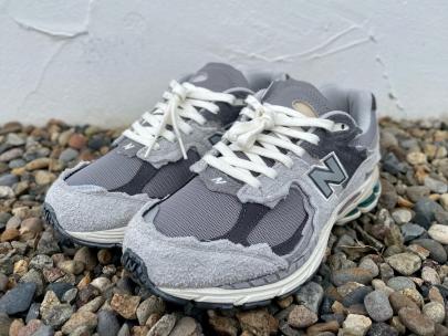 「スニーカーのNEW BALANCE 」