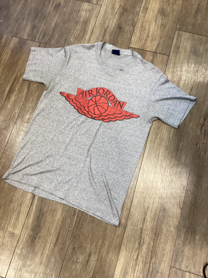 ヴィンテージアイテム【NIKE/ナイキ】よりウイングロゴTシャツのご紹介です。
