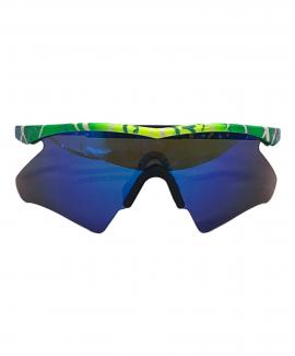 「スポーツブランドのOAKLEY 」