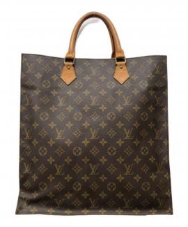 「ラグジュアリーブランドのLOUIS VUITTON 」