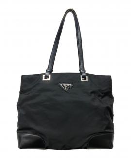 「ラグジュアリーブランドのPRADA 」