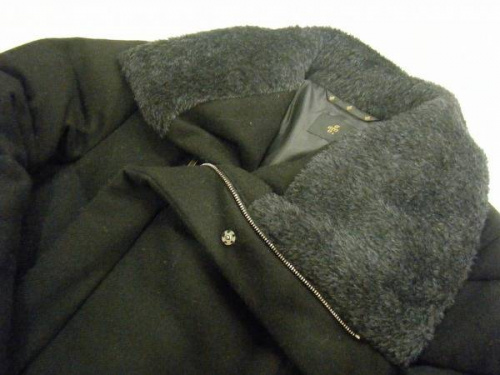 トップスのダウンジャケット