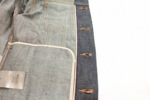 トップスのデニムジャケット